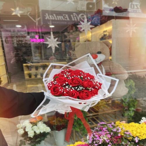 Aşkın En Saf Hali: Modern Kırmızı Gül Buketi