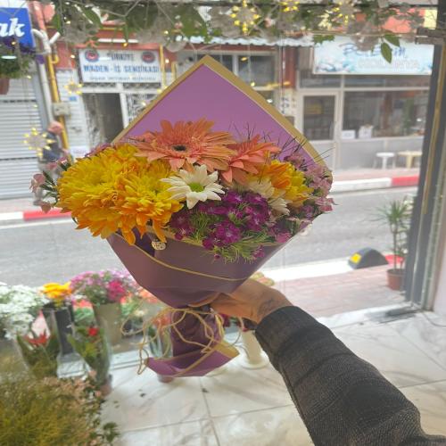 Gökkuşağı Esintisi Karışık Buket